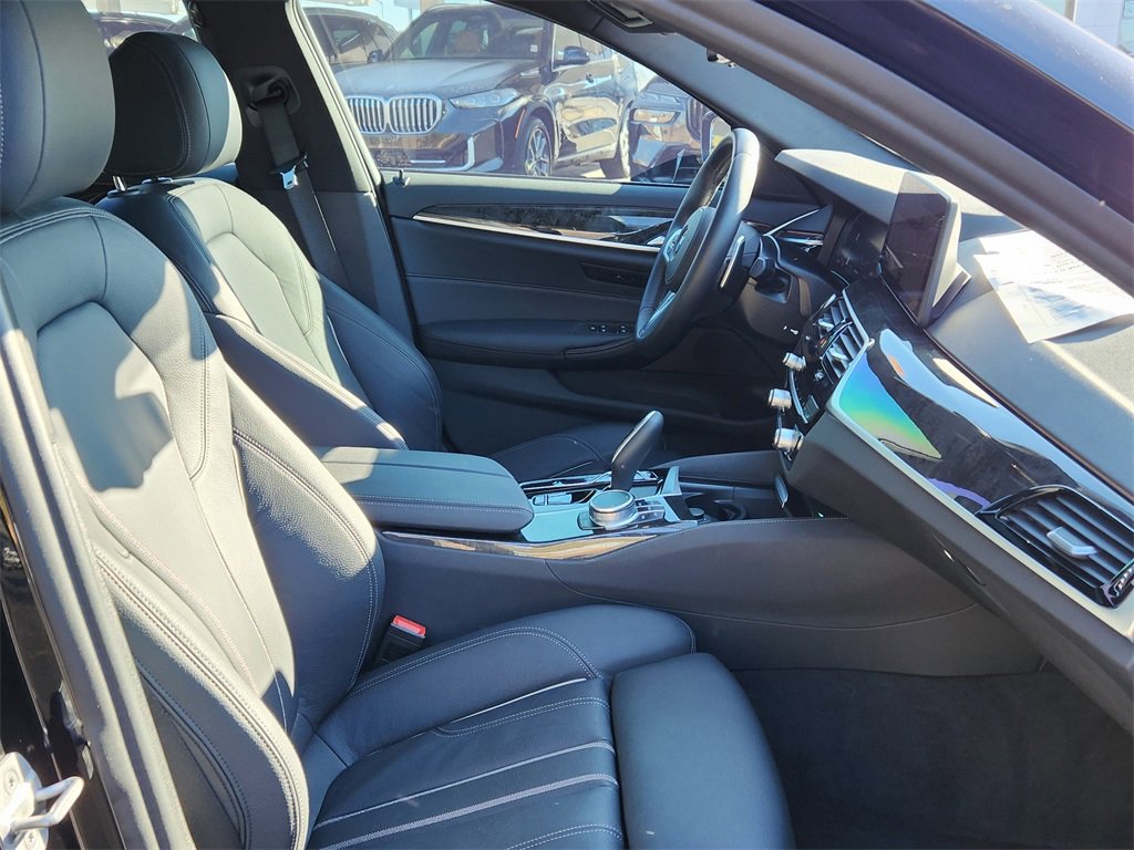 Used 2022 BMW 530i xDrive w/ M Sport Package image 17