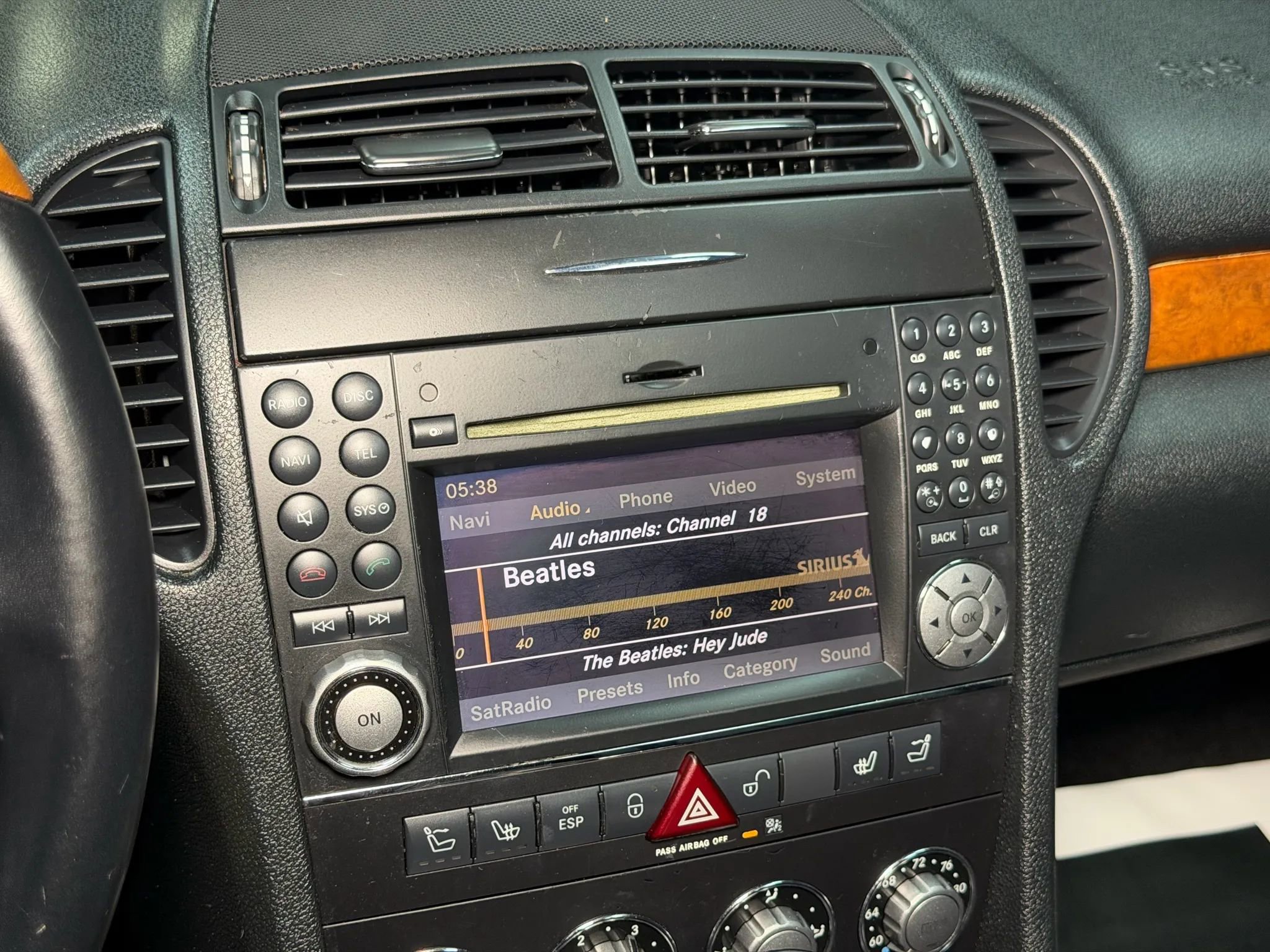 Used 2011 Mercedes-Benz SLK 300 image 31