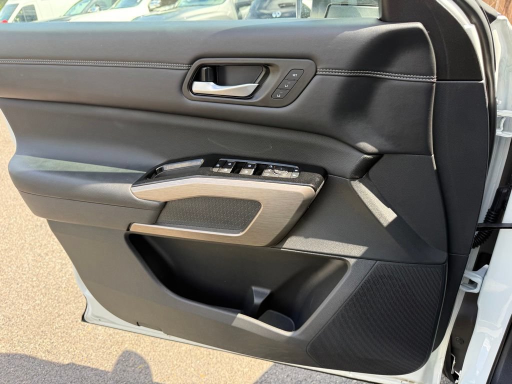 Certified 2023 Nissan Pathfinder Platinum AWD/4WD image 21
