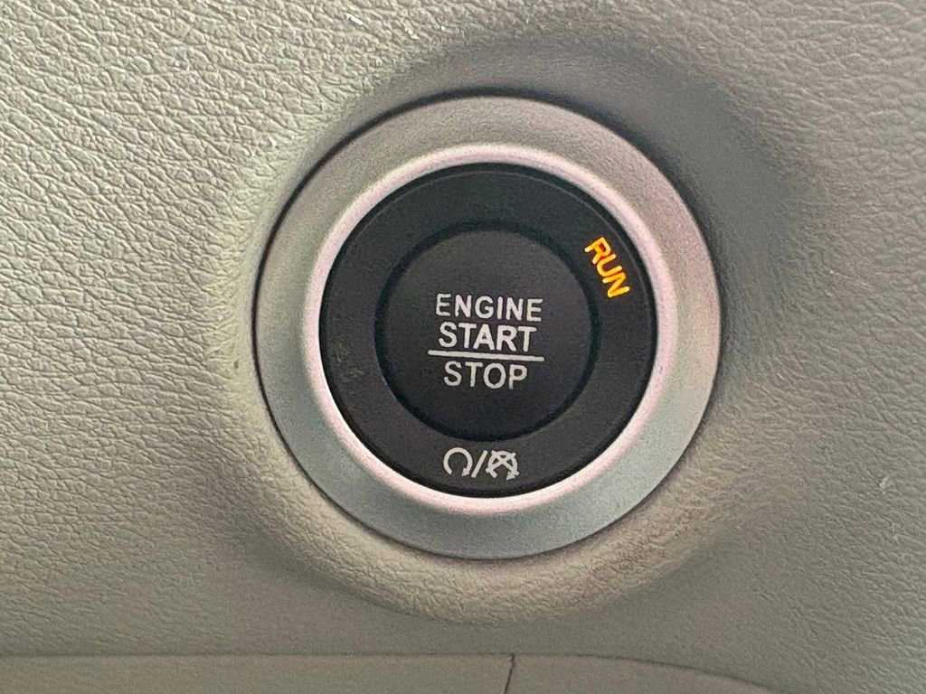 Used 2023 Chrysler Pacifica Touring-L FWD image 24