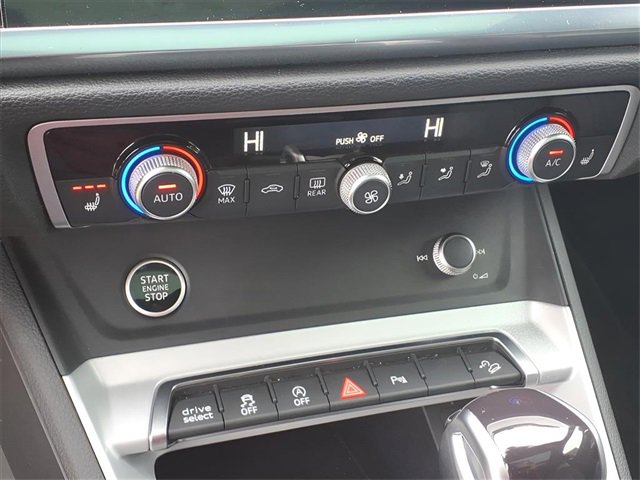 Used 2023 Audi Q3 2.0T Premium image 12