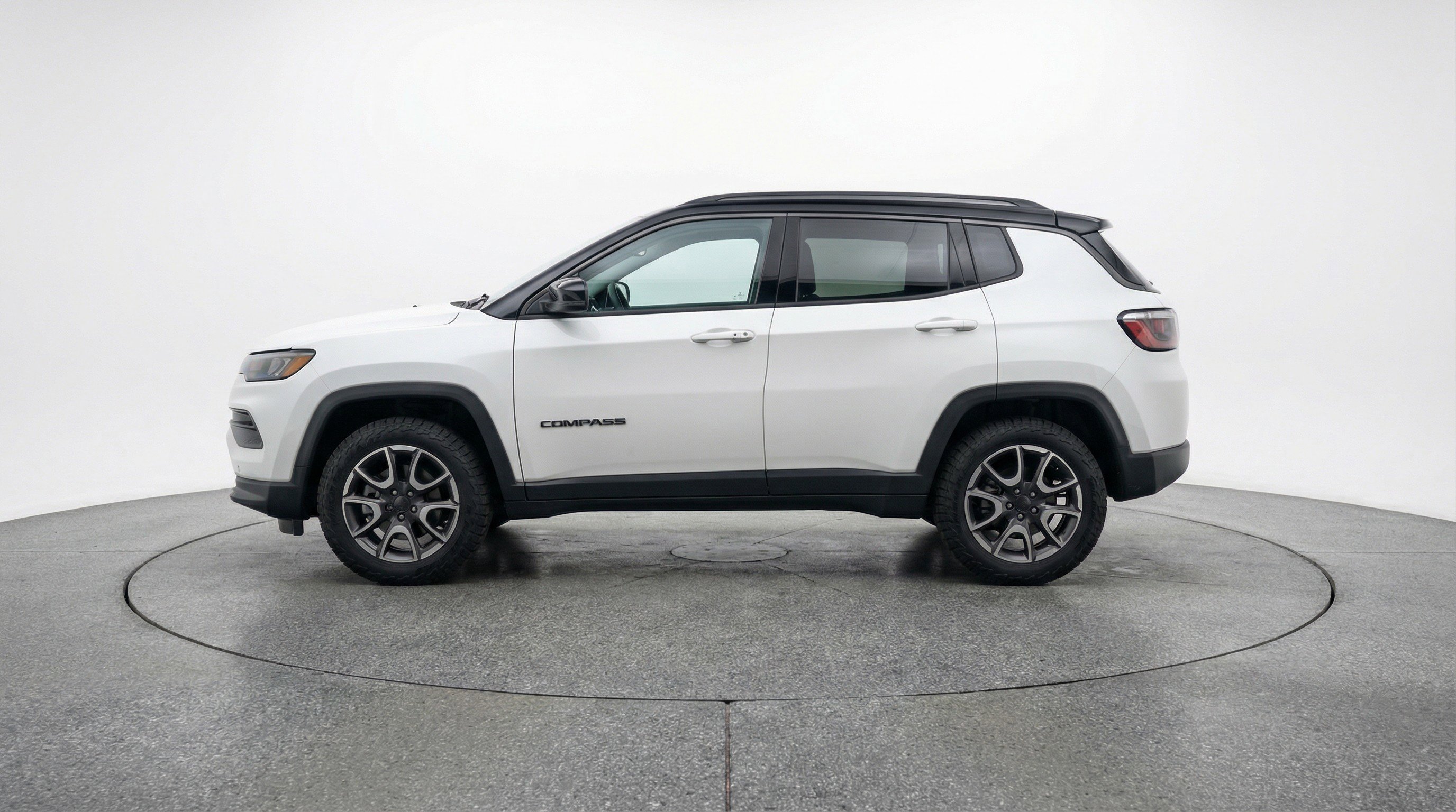 Used 2025 Jeep Compass Trailhawk AWD/4WD image 5