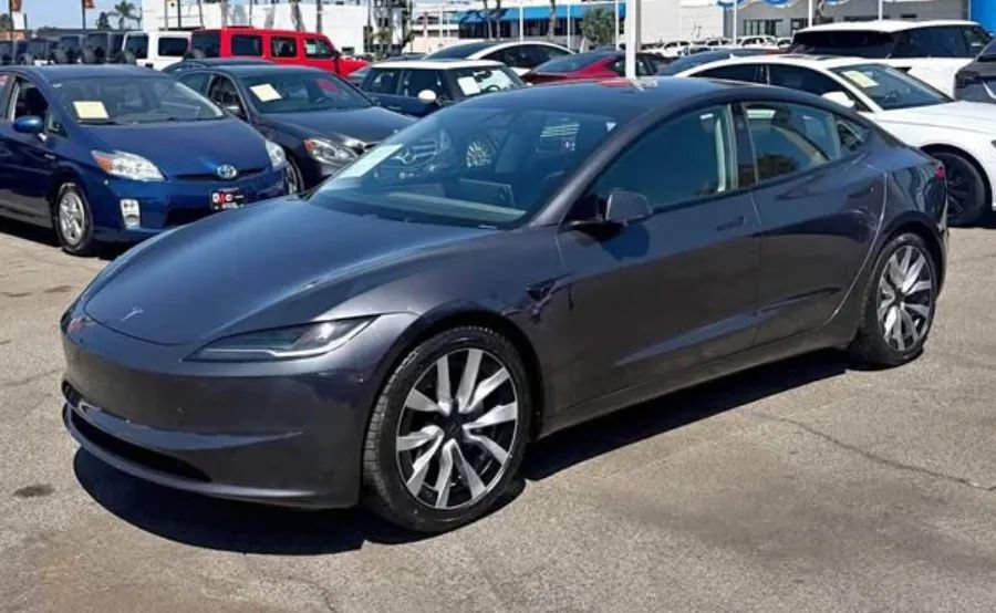 Used 2024 Tesla Model 3 Standard Range RWD image 2