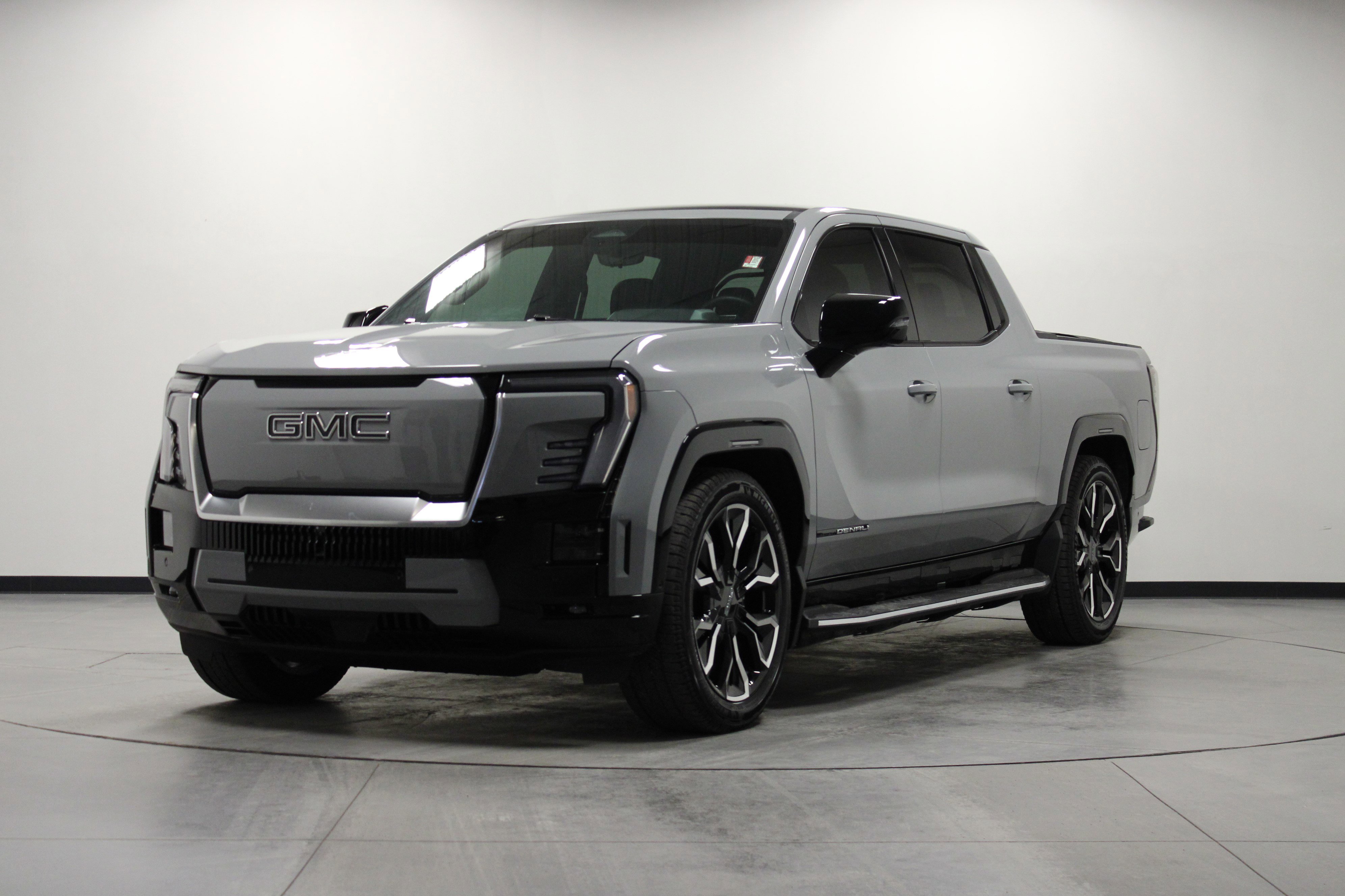 Used 2024 GMC Sierra EV Denali image 8