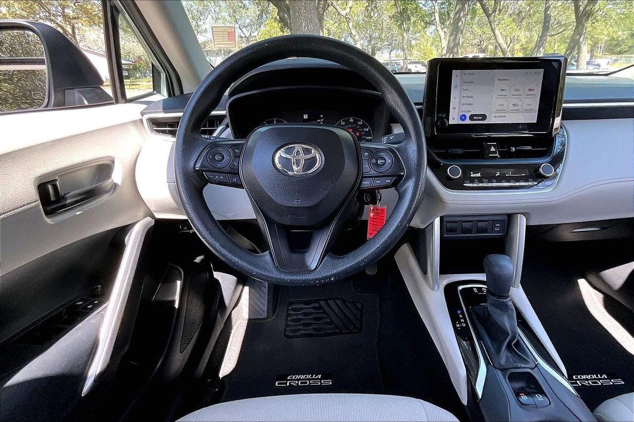 Used 2023 Toyota Corolla Cross L image 8