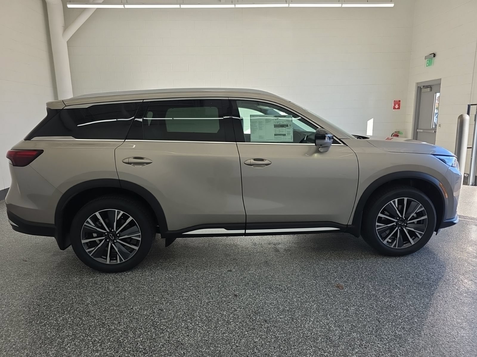 Certified 2026 INFINITI QX60 Luxe w/ Cargo Package AWD/4WD image 6
