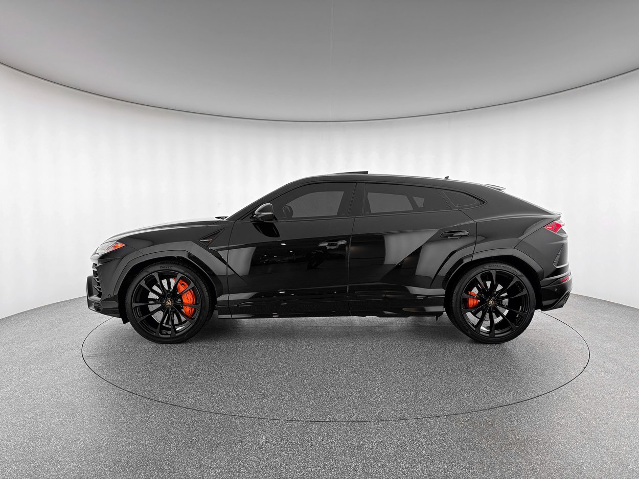 Used 2022 Lamborghini Urus image 2