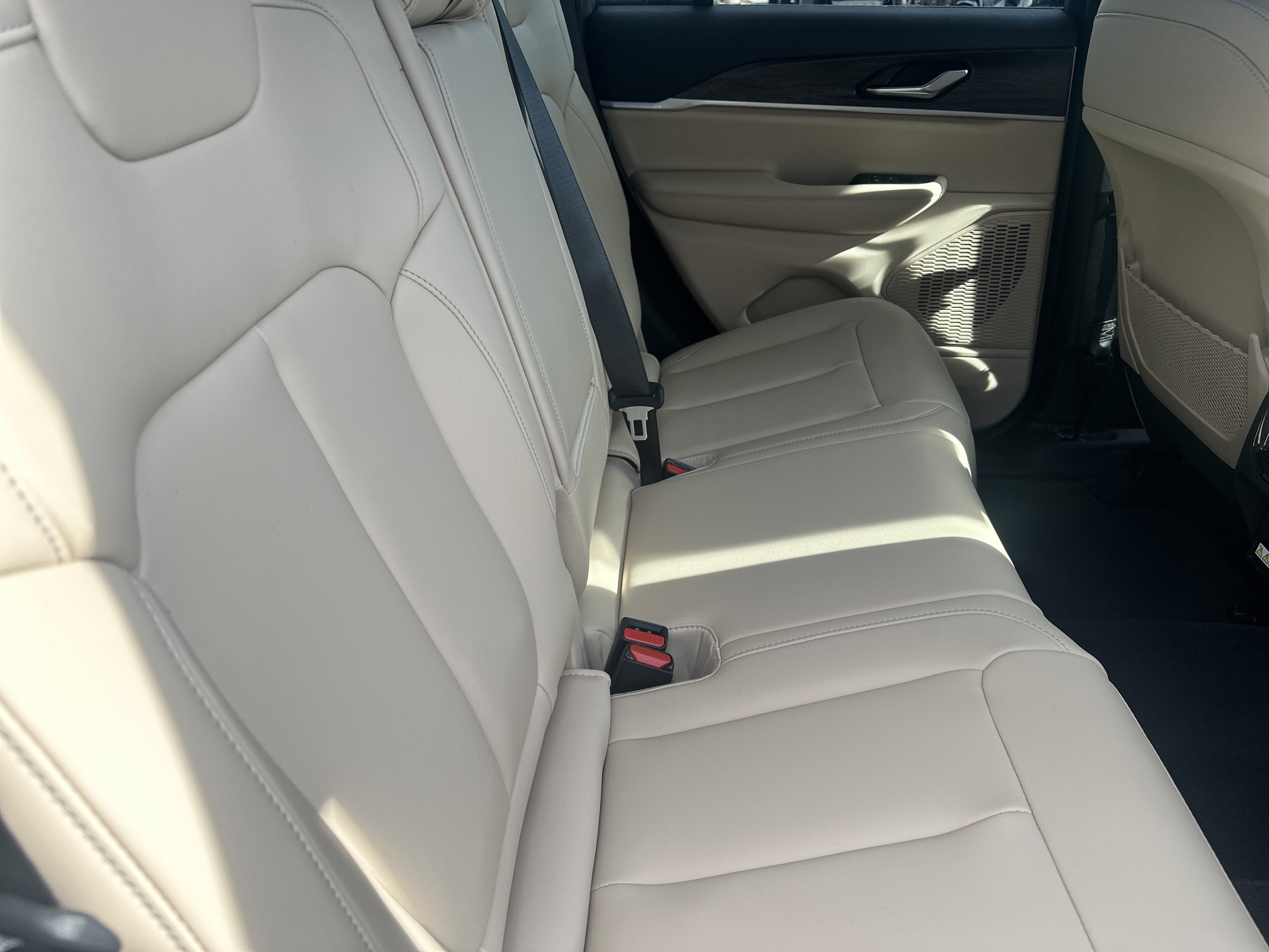 New 2025 Jeep Grand Cherokee Limited w/ Black Appearance Package AWD/4WD image 26