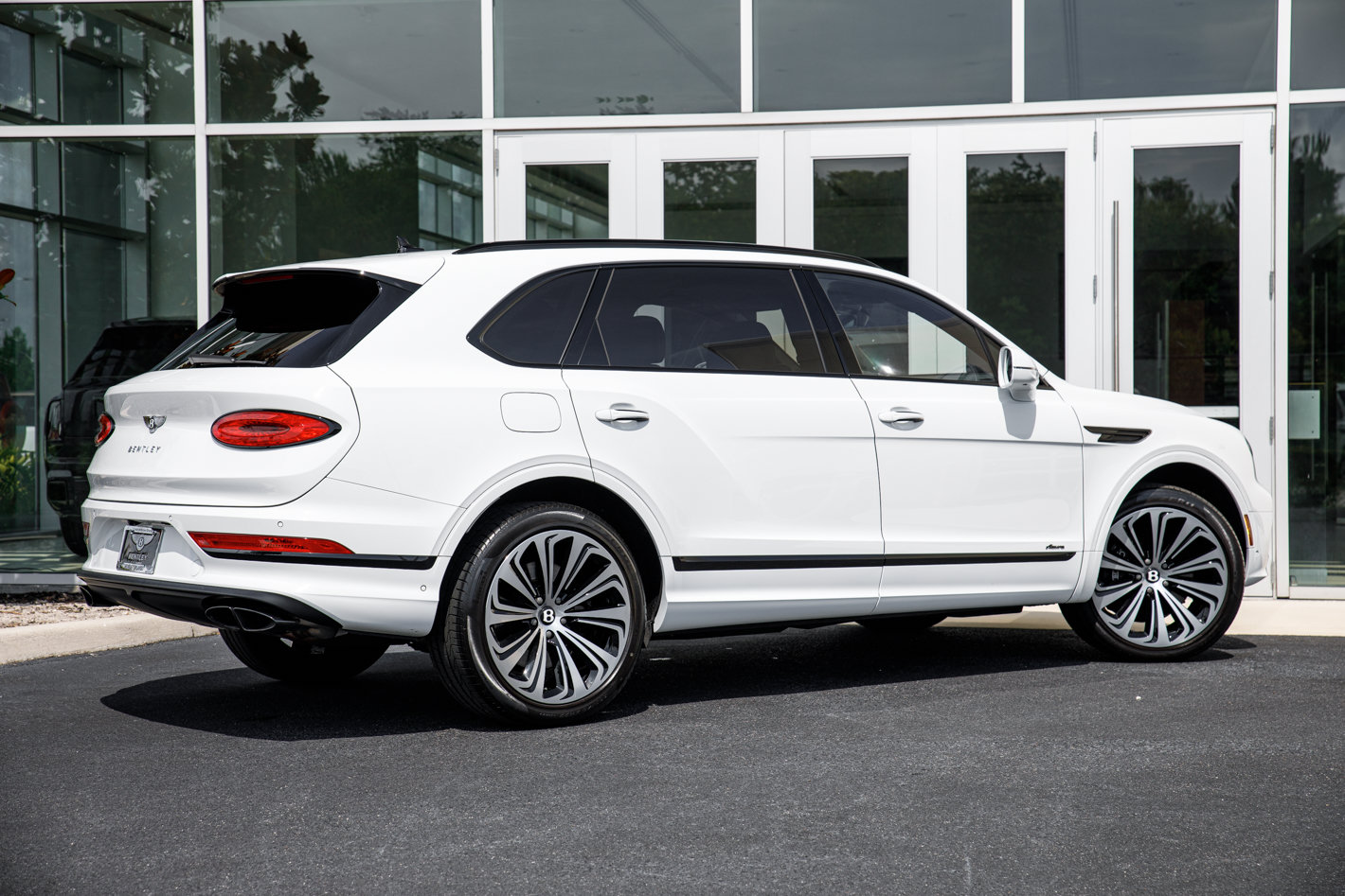 Used 2023 Bentley Bentayga Extended Wheelbase AWD/4WD image 3