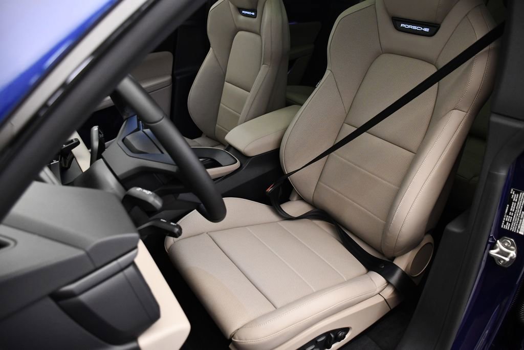 Used 2025 Porsche Macan 4S Electric image 5