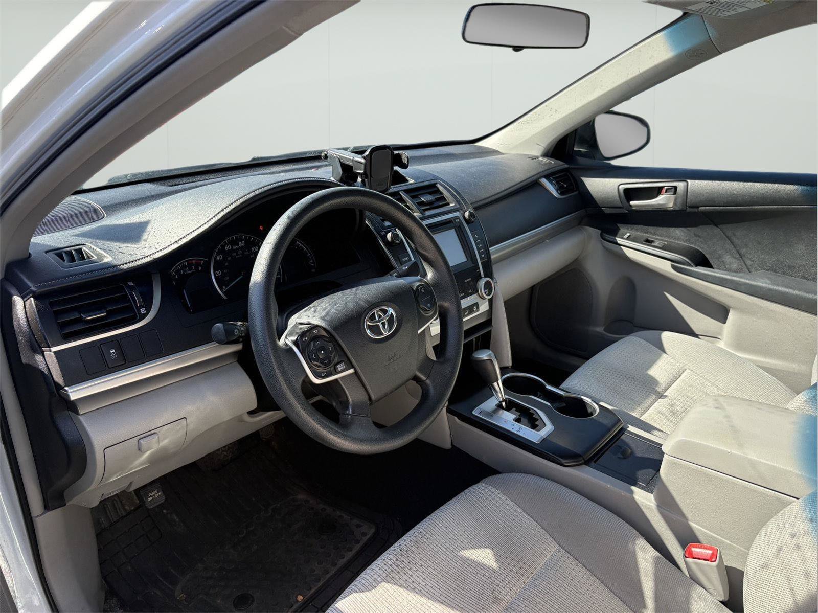 Used 2012 Toyota Camry LE FWD image 7