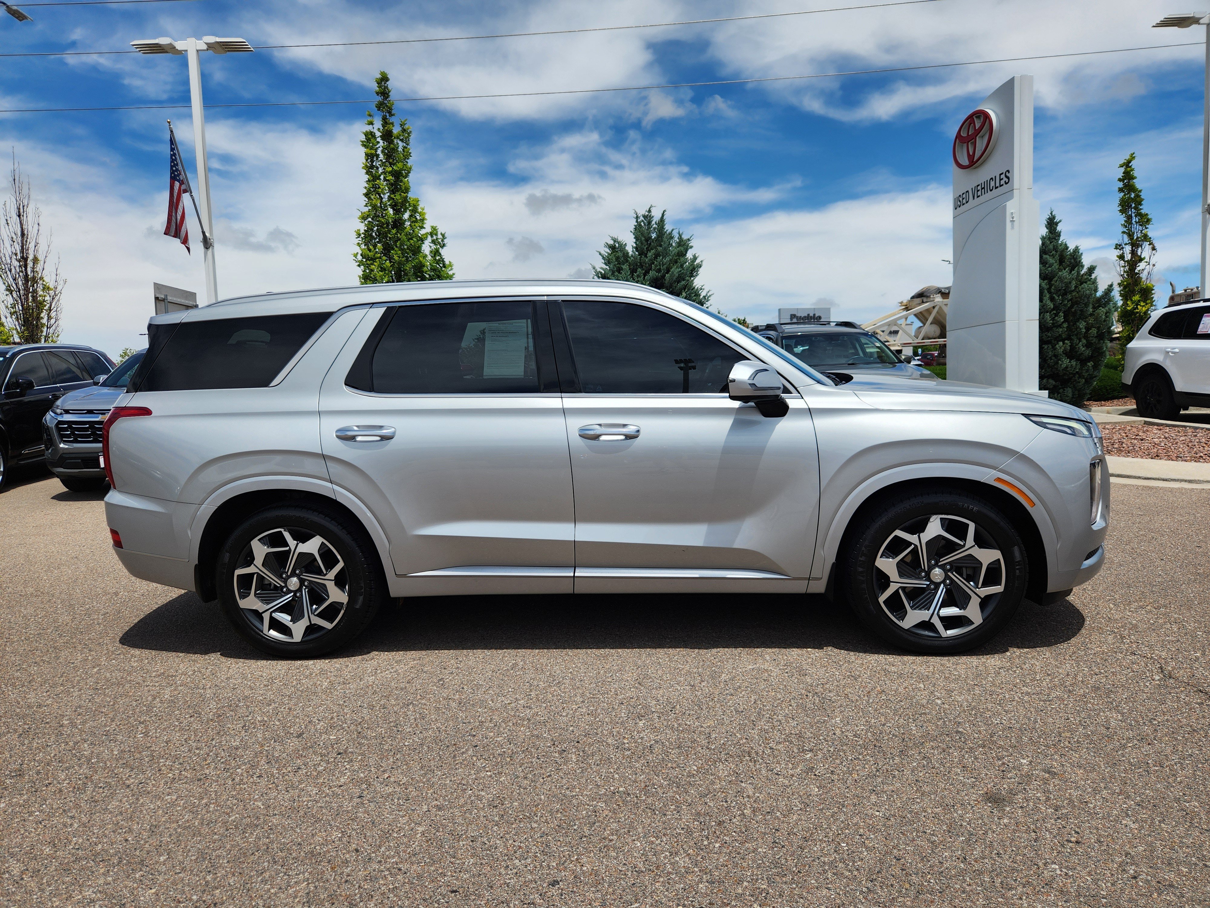 Used 2022 Hyundai Palisade Calligraphy w/ Cargo Package FWD image 2