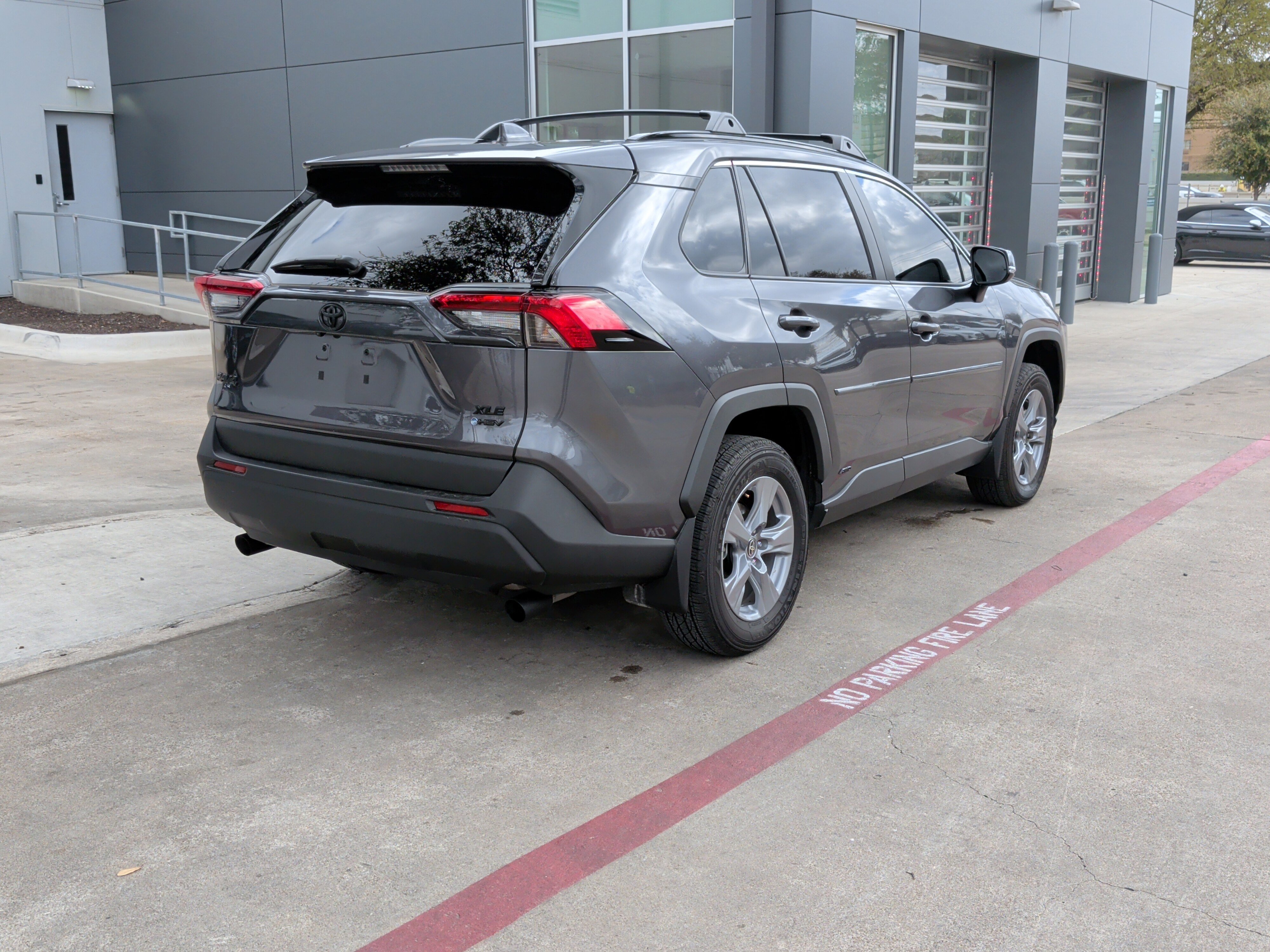 Used 2025 Toyota RAV4 XLE w/ Convenience Package image 10