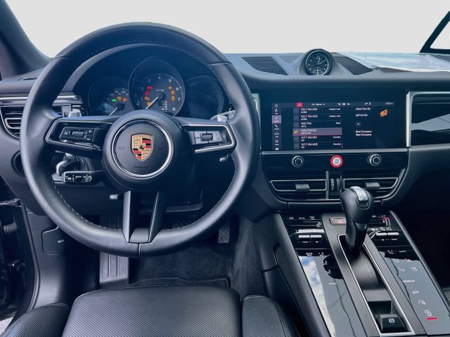 Certified 2024 Porsche Macan AWD/4WD image 25