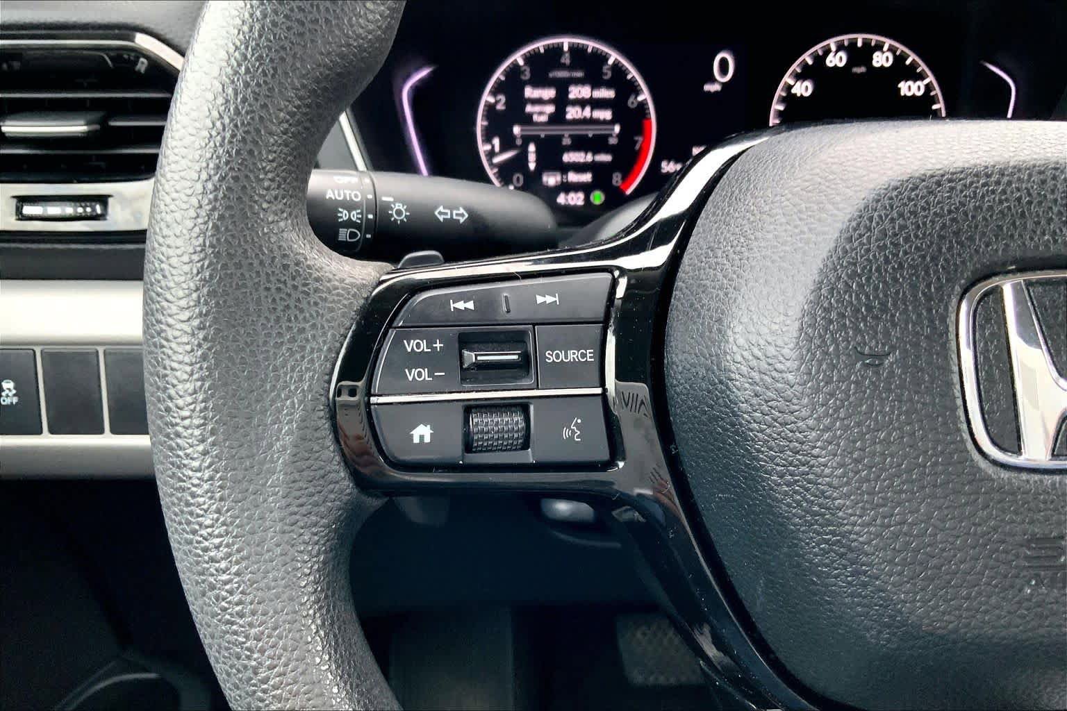 Used 2023 Honda Pilot LX image 24