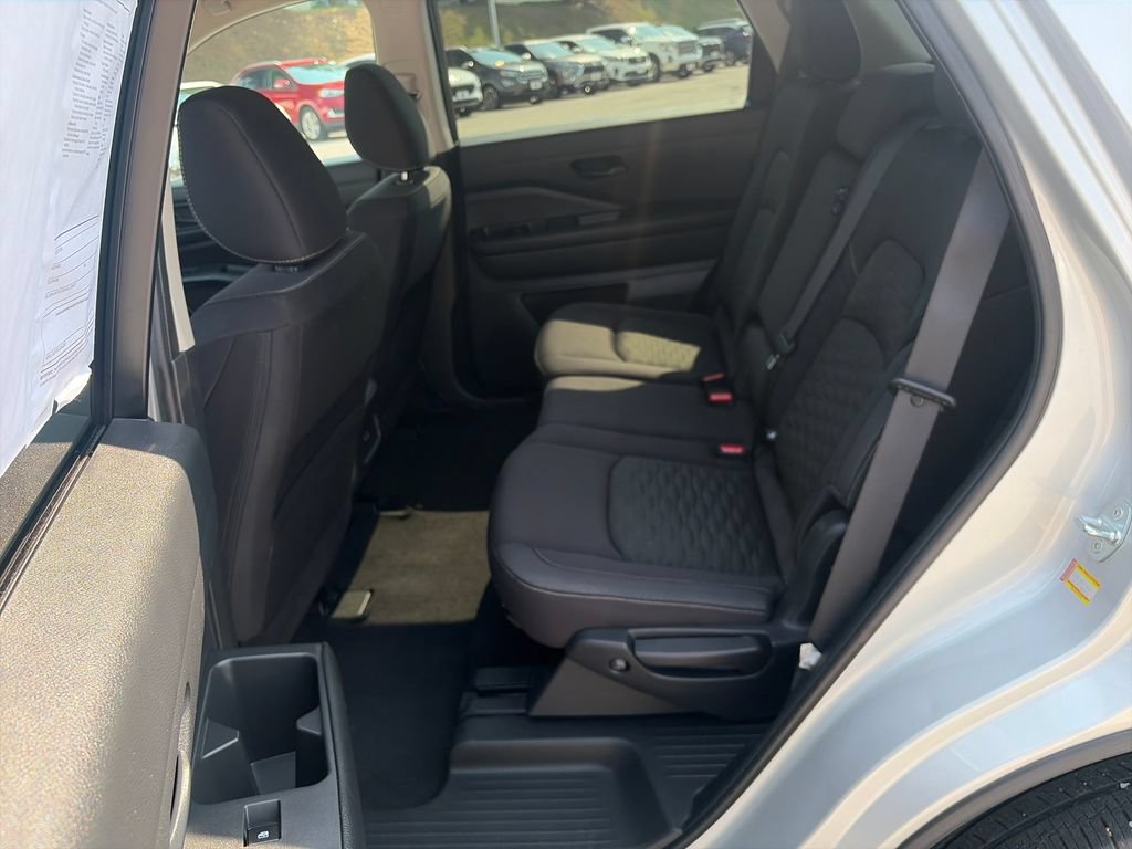 Used 2023 Nissan Pathfinder SV AWD/4WD image 47