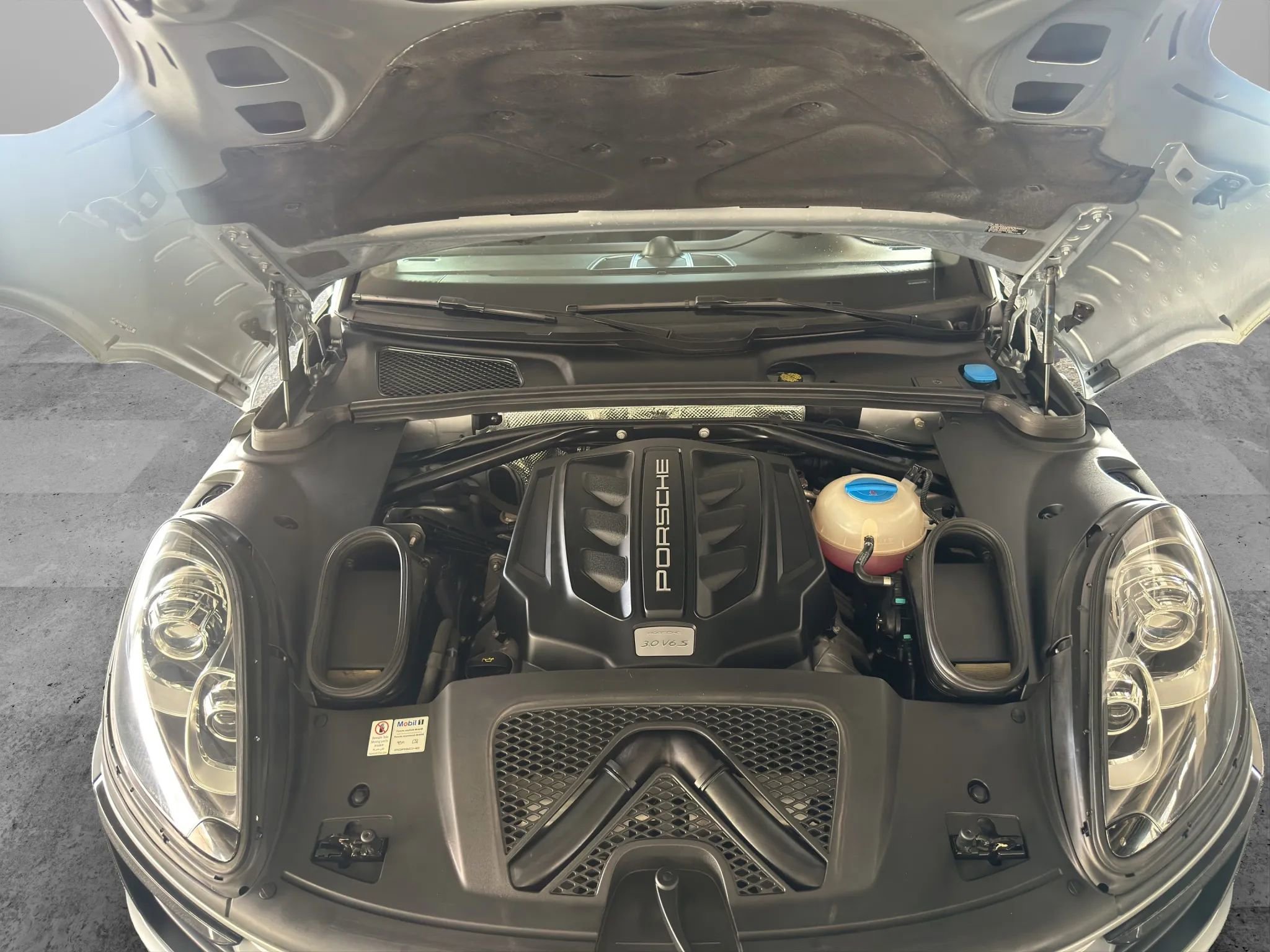 Used 2017 Porsche Macan S AWD/4WD image 9