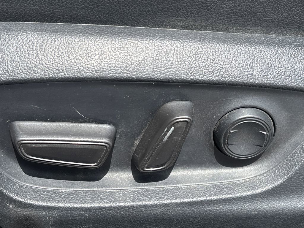 Used 2024 Toyota Camry SE image 10