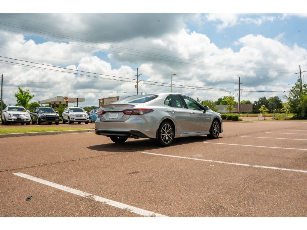 Used 2023 Toyota Camry XLE FWD image 5