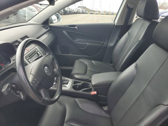 Used 2007 Volkswagen Passat Wolfsburg Edition FWD image 10