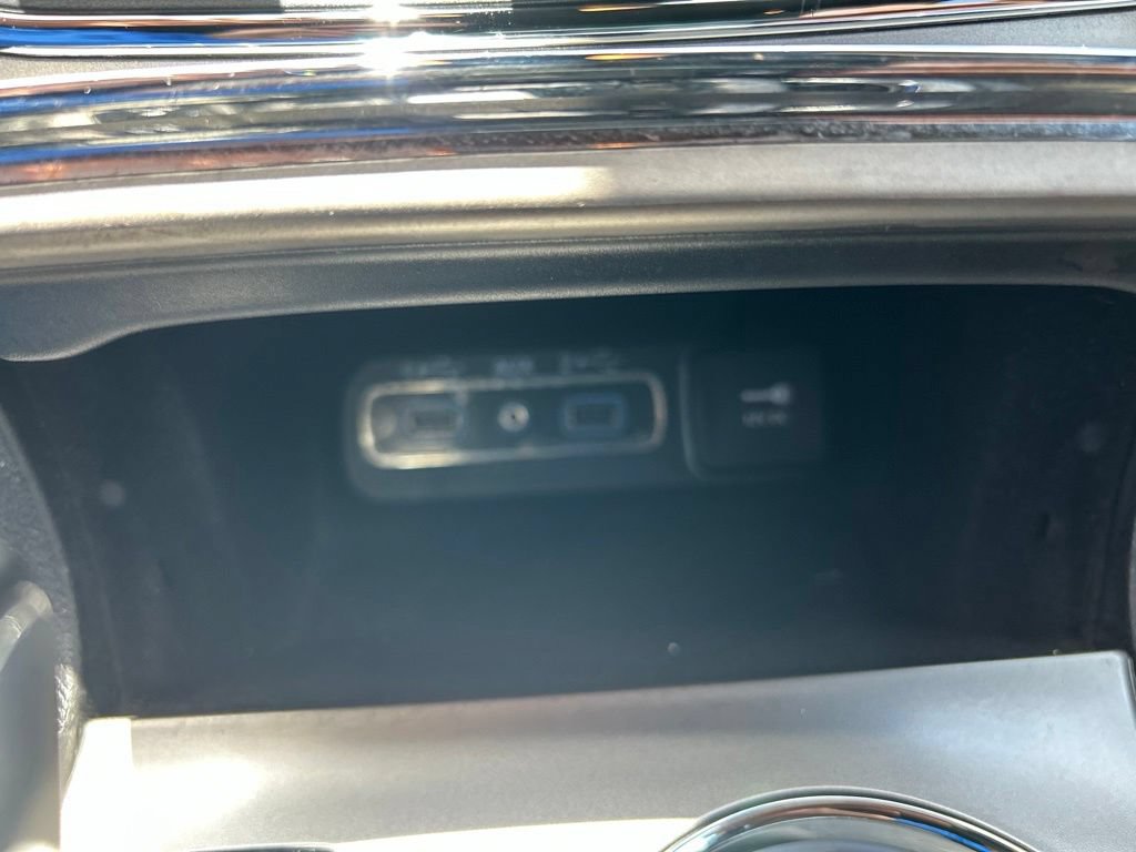 Used 2019 Jeep Grand Cherokee Laredo RWD image 38