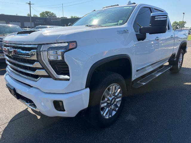Used 2024 Chevrolet Silverado 2500 High Country AWD/4WD image 4