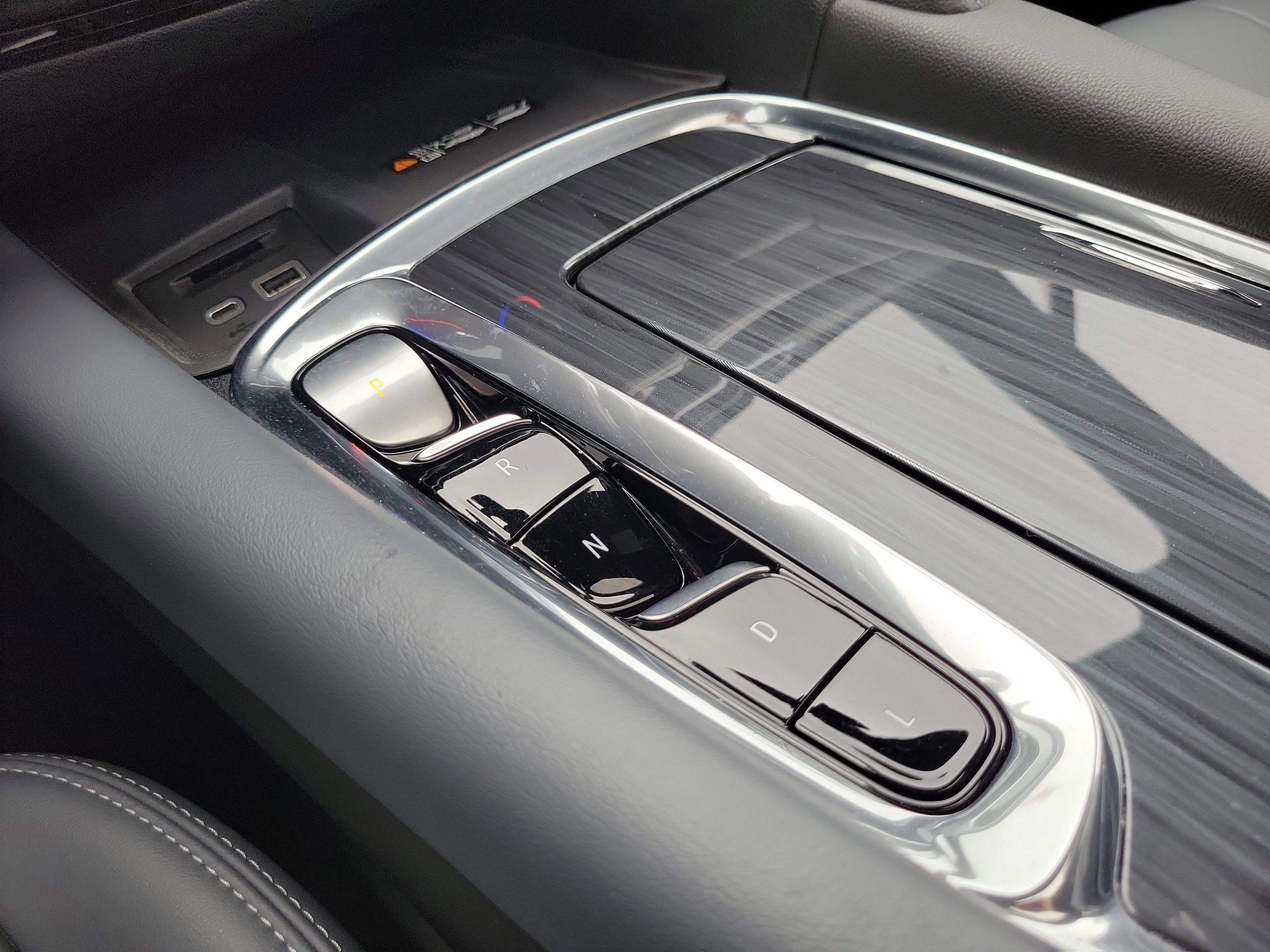 Used 2024 Buick Enclave Essence w/ Experience Buick Package image 24