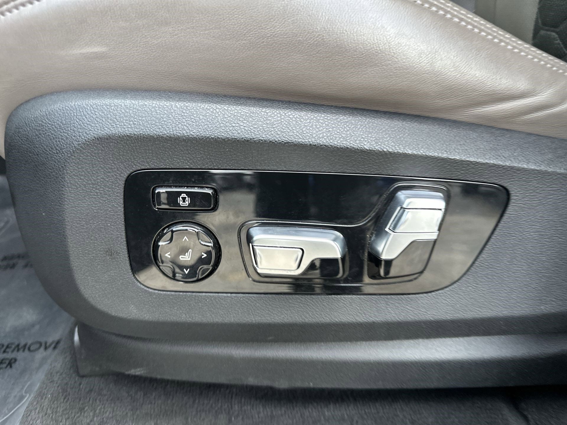 Used 2021 BMW X5 M w/ Executive Package image 14