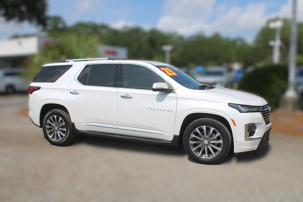 Used 2023 Chevrolet Traverse Premier FWD image 4