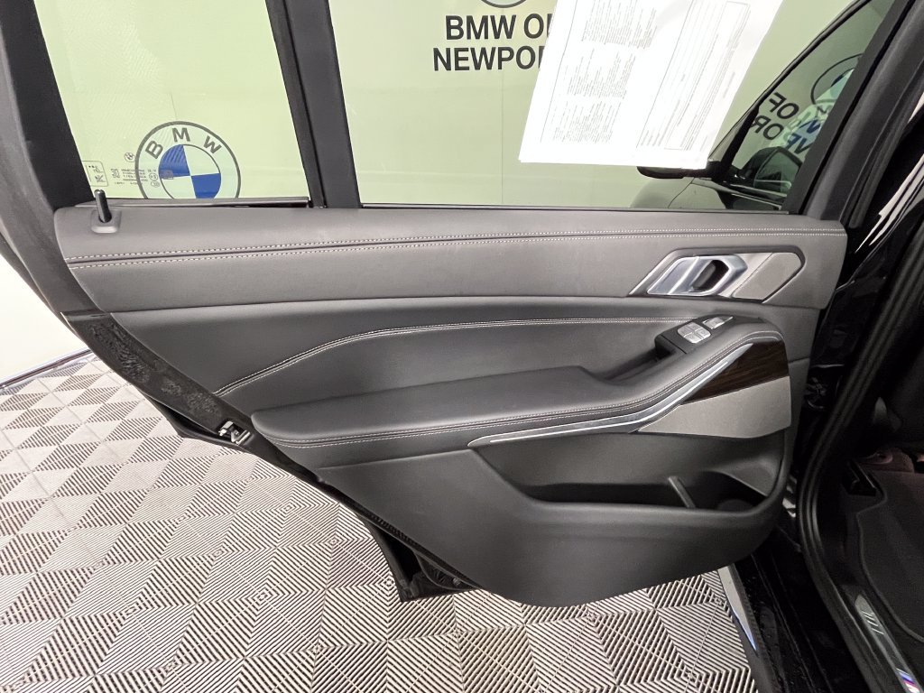 Used 2024 BMW X7 xDrive40i w/ M Sport Package AWD/4WD image 29