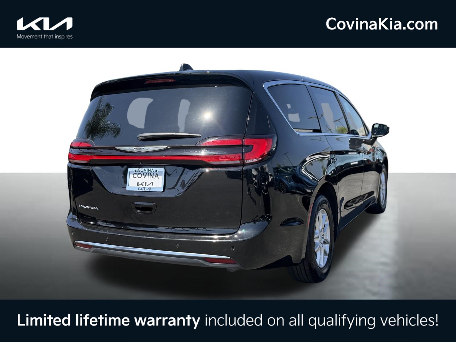 Used 2025 Chrysler Pacifica Select FWD image 8