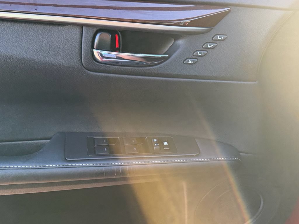 Used 2014 Lexus ES 350 w/ Luxury Package FWD image 24
