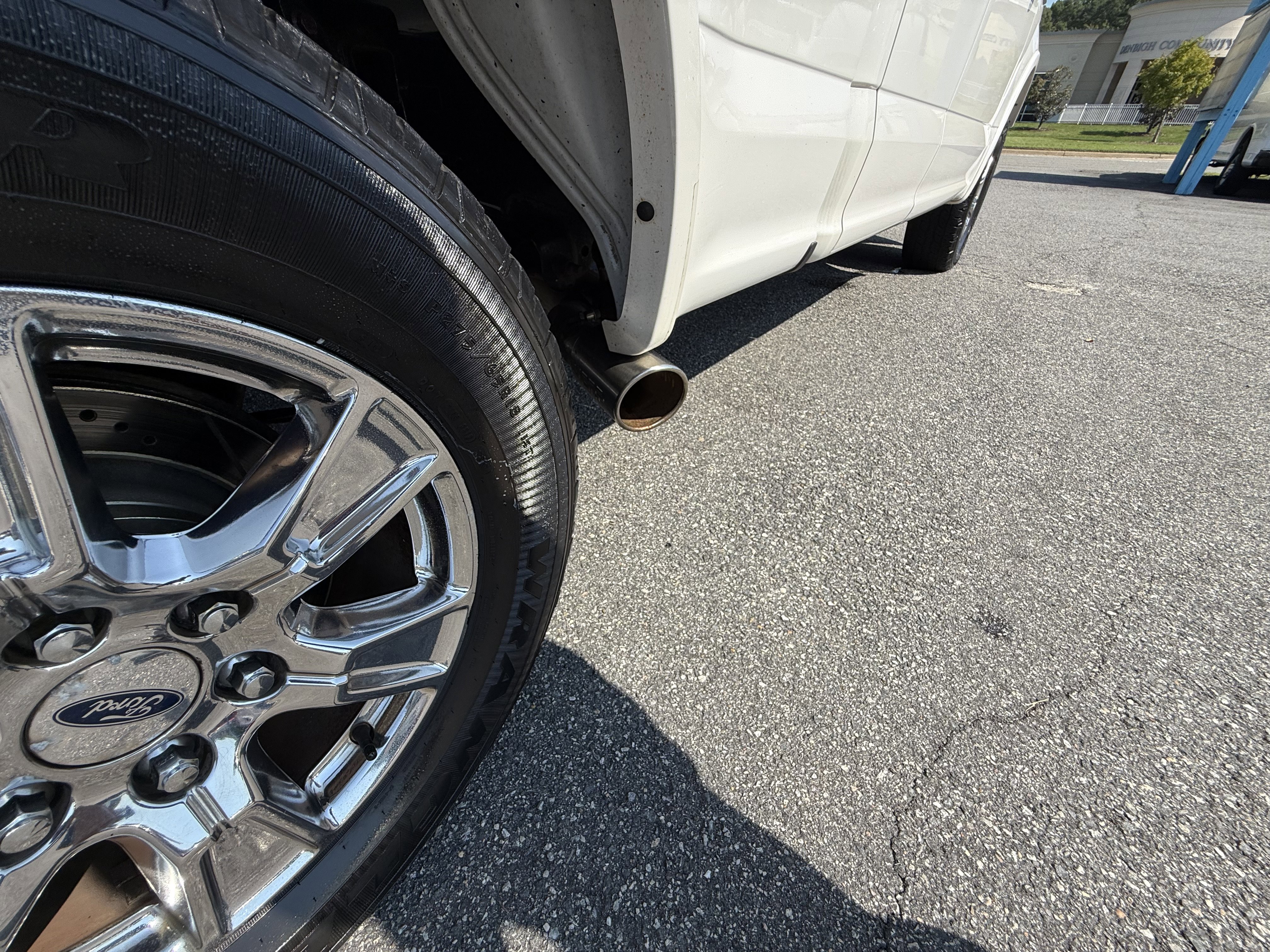 Used 2015 Ford F150 Lariat image 38