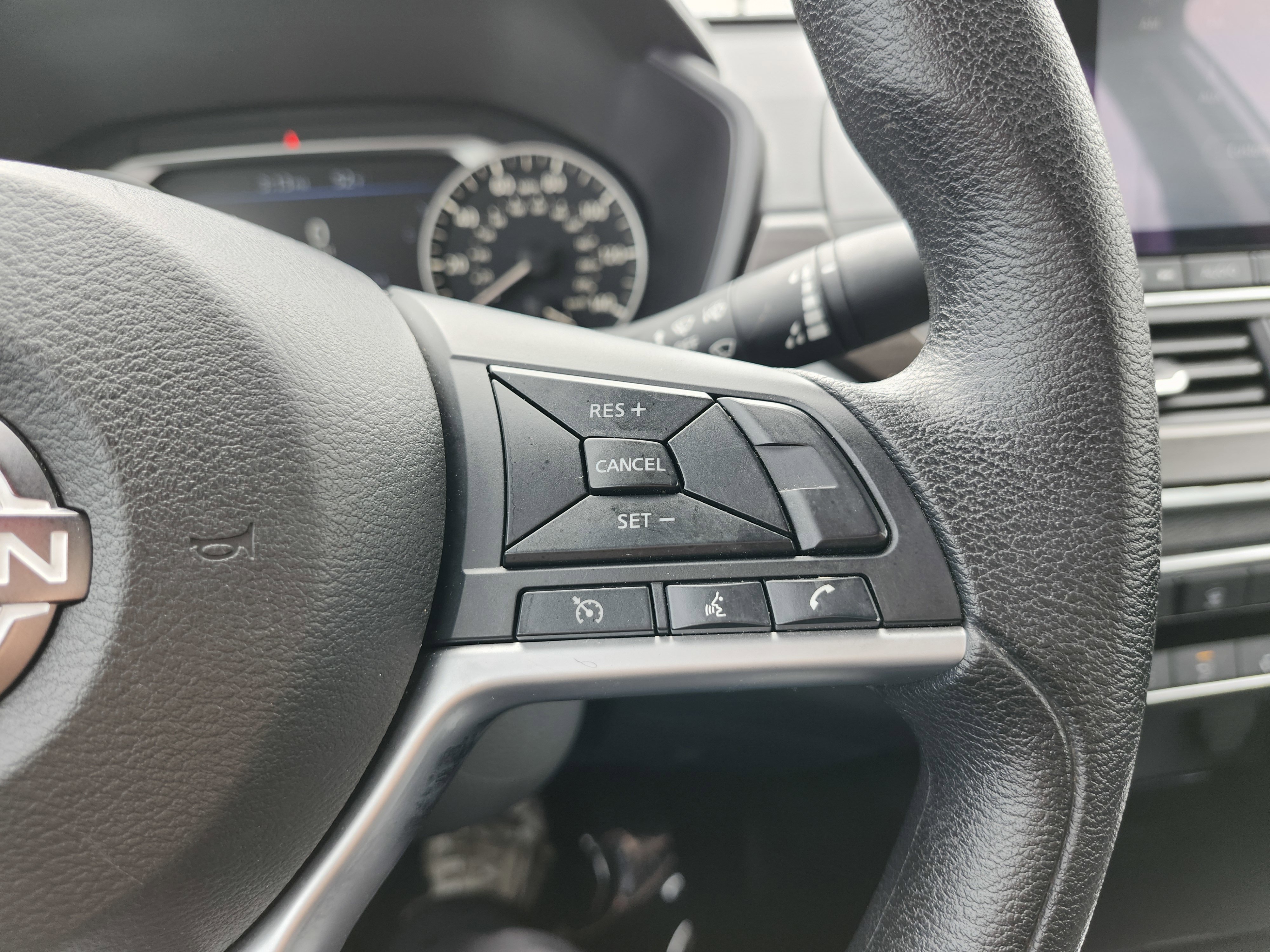 Used 2024 Nissan Altima 2.5 SV FWD image 32