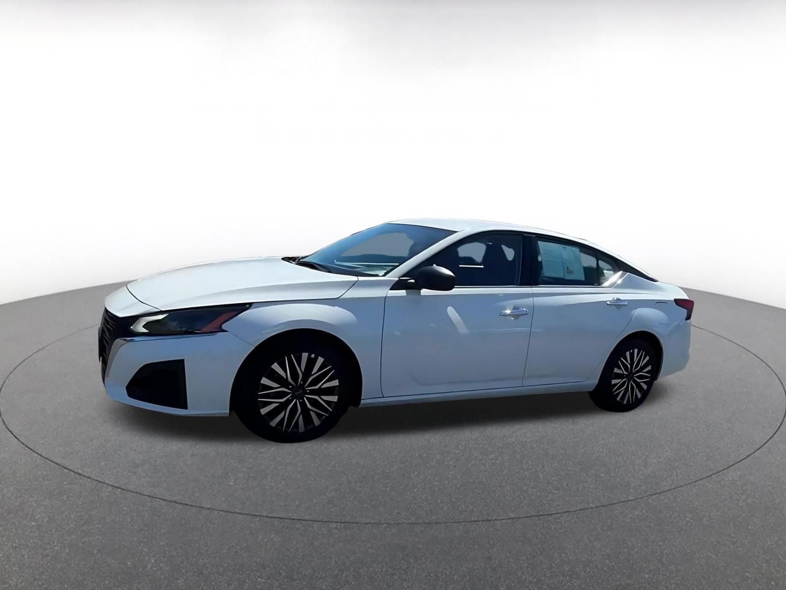 Used 2025 Nissan Altima 2.5 SV FWD image 6