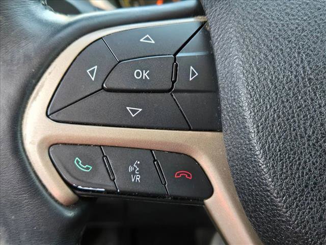 Used 2016 Jeep Cherokee Latitude w/ Cold Weather Group image 12