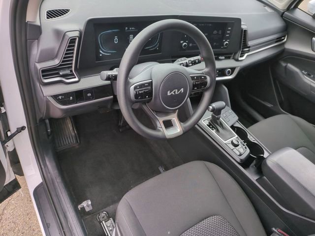 Used 2025 Kia Sportage LX image 10