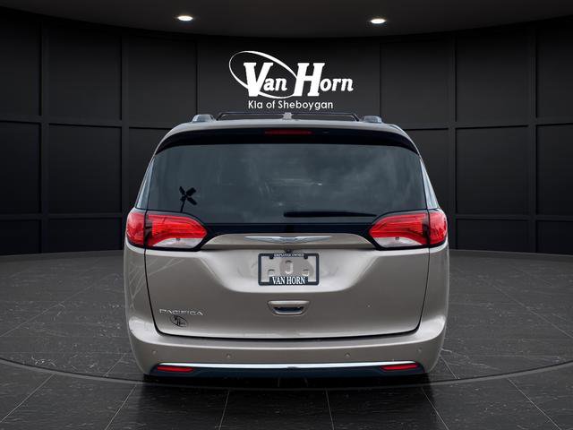 Used 2017 Chrysler Pacifica Touring-L Plus w/ Advanced Safetytec Group FWD image 6