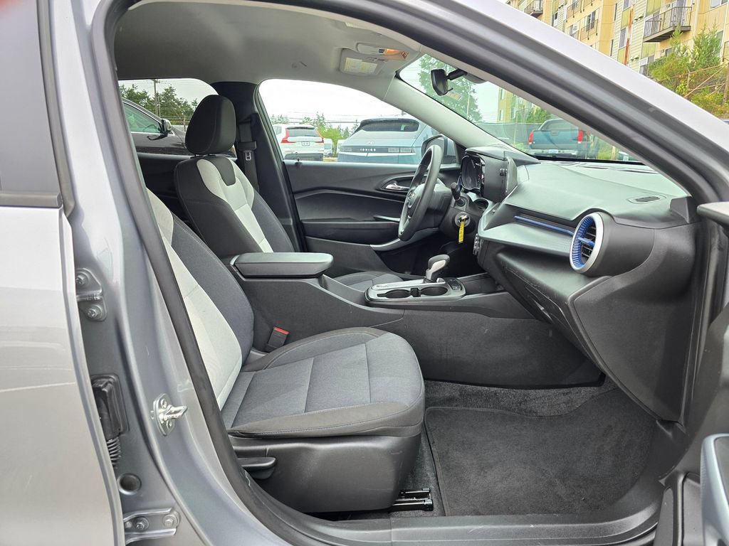 Used 2024 Chevrolet Trax LS w/ LS Convenience Package FWD image 11