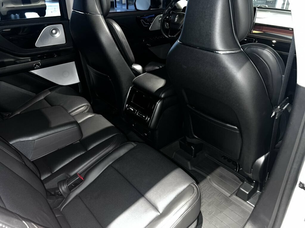 Used 2023 Lincoln Aviator Reserve w/ Equipment Group 201A AWD/4WD image 20
