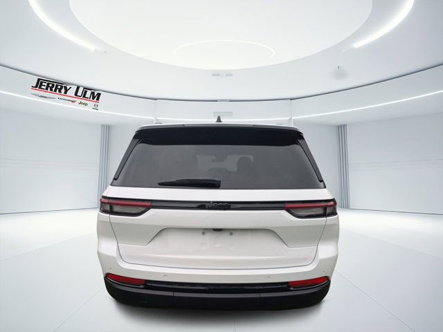 New 2025 Jeep Grand Cherokee Altitude image 4