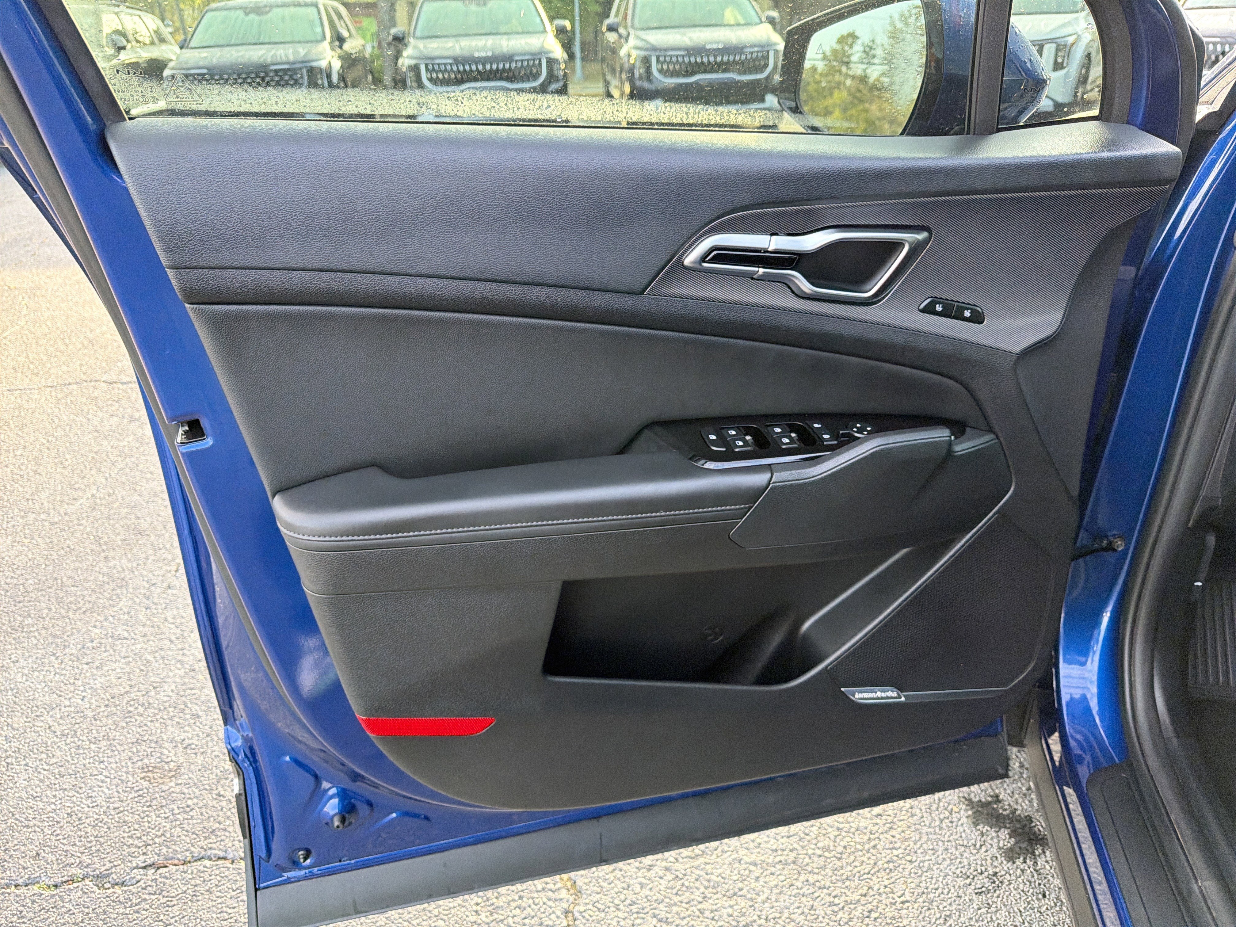 Used 2024 Kia Sportage SX image 8