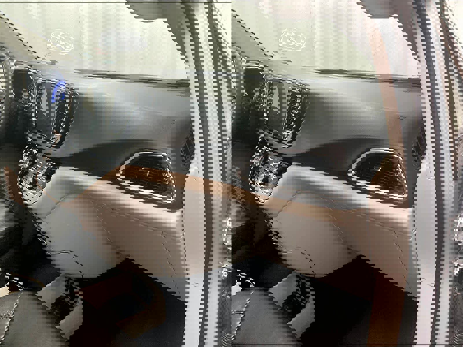 Used 2024 Chrysler Pacifica Touring-L image 13