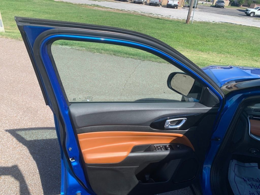 Used 2024 Jeep Compass Limited image 12