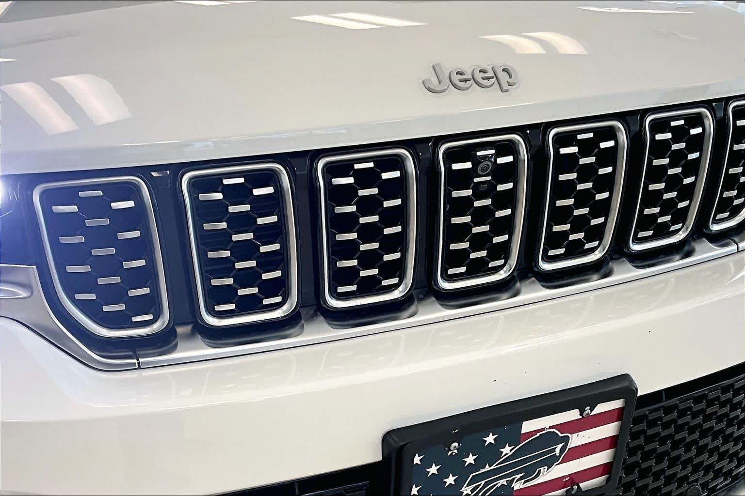 Used 2025 Jeep Grand Cherokee Summit w/ MOPAR Finishing Package AWD/4WD image 28
