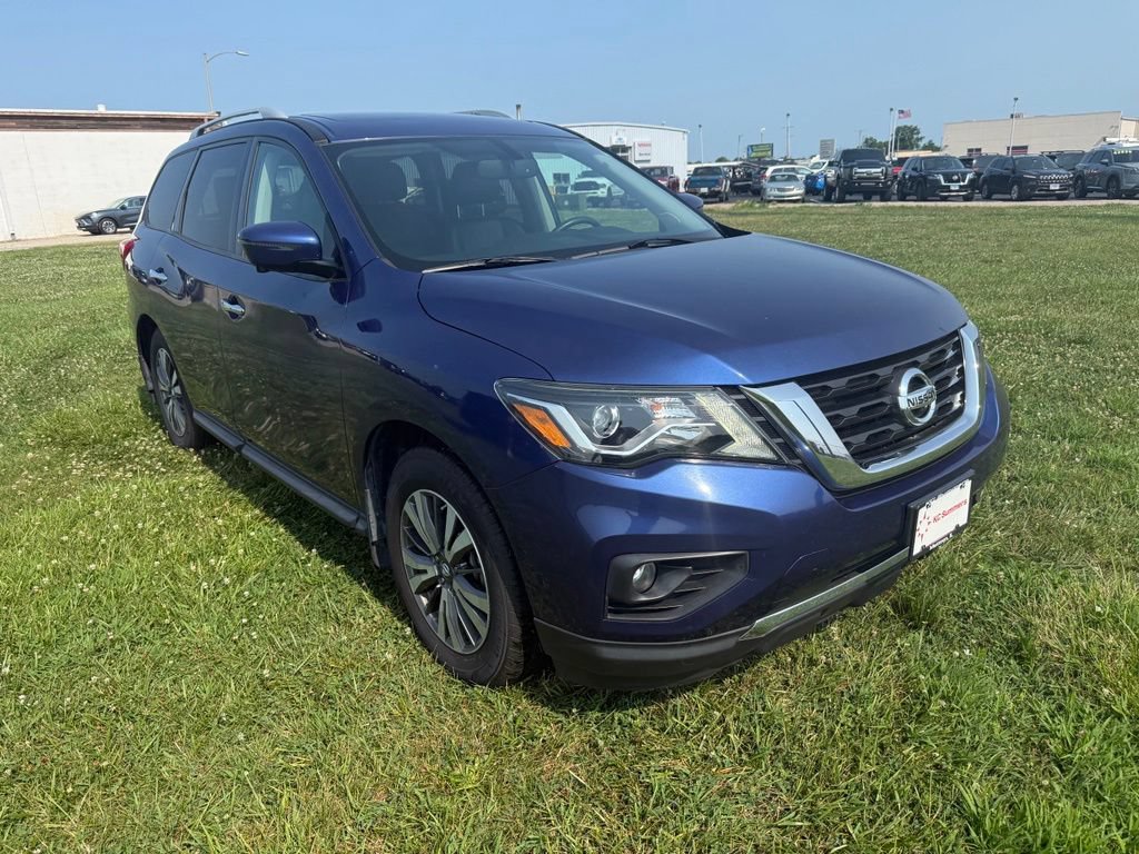 Used 2017 Nissan Pathfinder SL w/ SL Premium Package FWD image 3