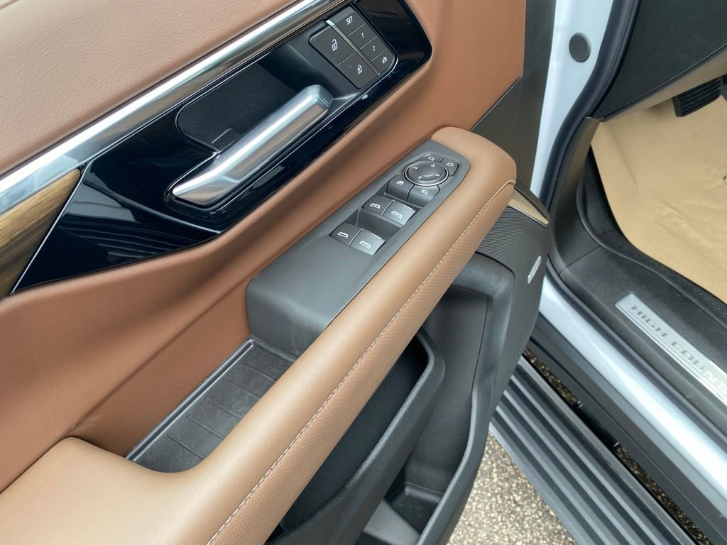 New 2026 Chevrolet Suburban High Country image 10