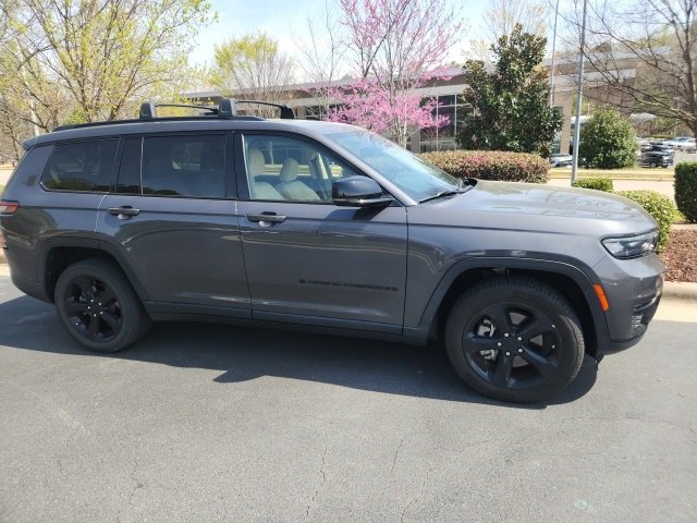 Used 2022 Jeep Grand Cherokee L Limited w/ Black Appearance Package image 5