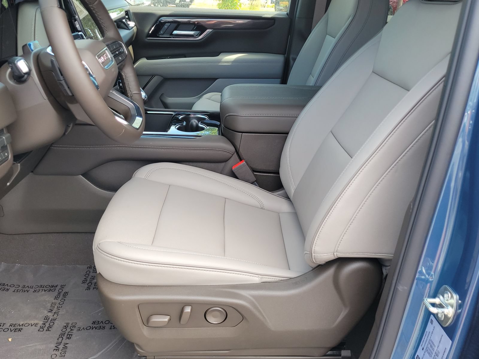 New 2026 GMC Yukon XL Elevation w/ Elevation Premium Package AWD/4WD image 6