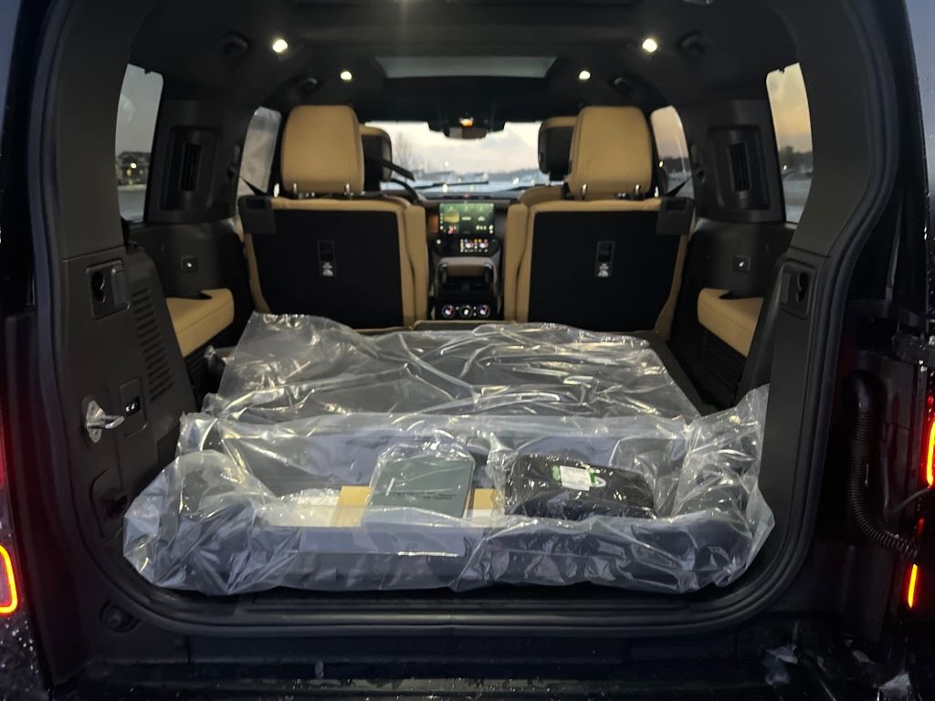 New 2026 Land Rover Defender 130 X-Dynamic SE image 19